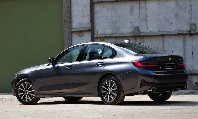 Rasakan pengalaman mengendarai BMW 320i Gratis! - Carsome Indonesia