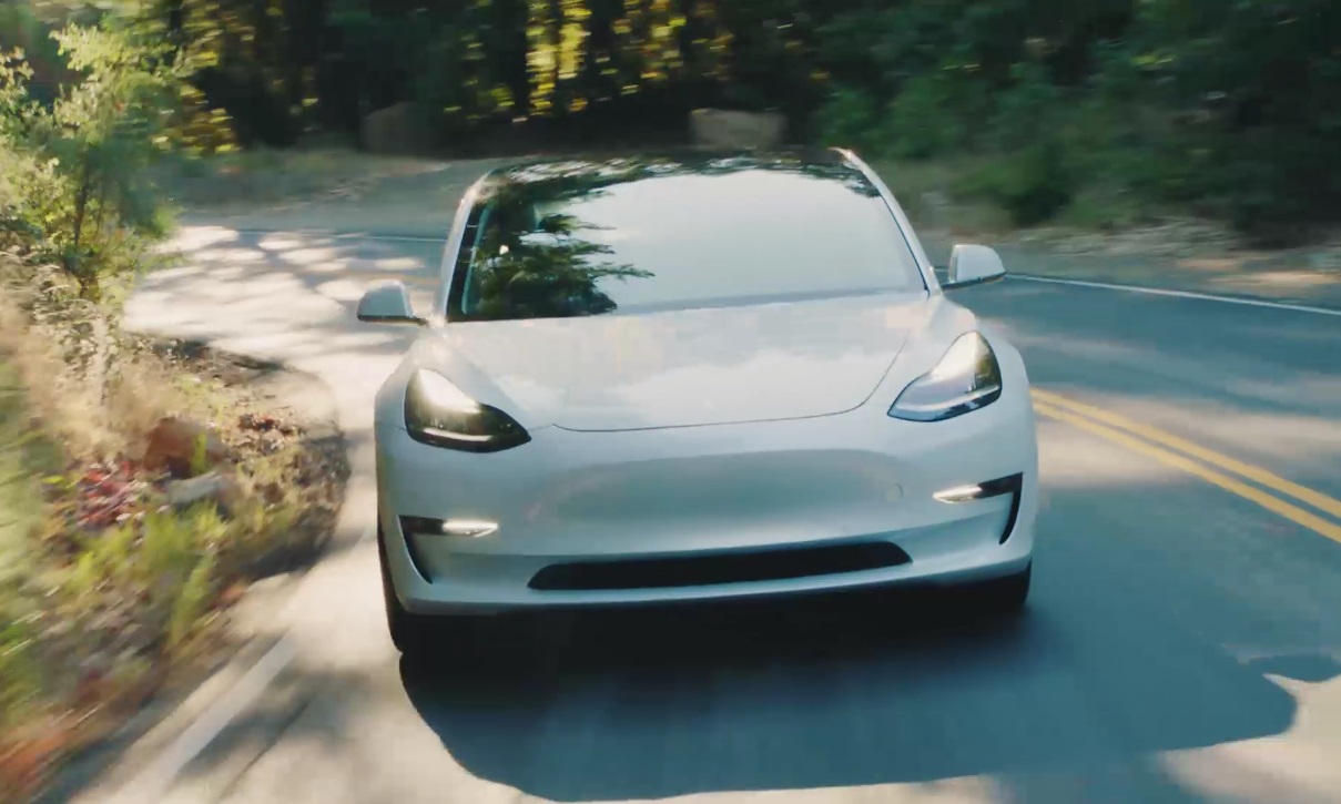 mobil tesla suara kentut